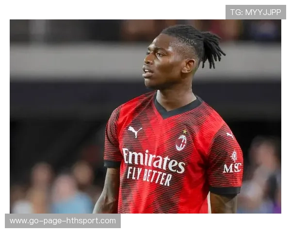 AC米兰抢断发动反击，莱奥一路突破三人后失去角度