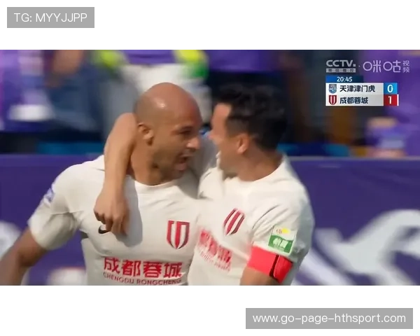 费利佩力压对方中卫头球破门，助成都蓉城反超比分